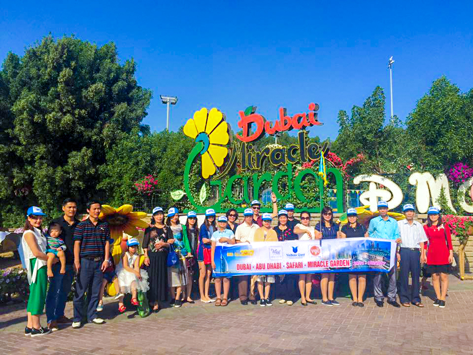 tự do mua sắm tại các cửa hàng miễn thuế Khám Phá Sa Mạc SAFARI - Tết Nguyên Đán 2025