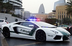 Cảnh sát Du Bai sử dụng siêu xe đi tuần tra