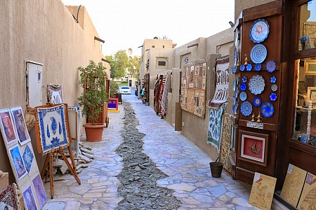 Dạo chơi khu phố cổ xưa giữa lòng Dubai hào nhoáng