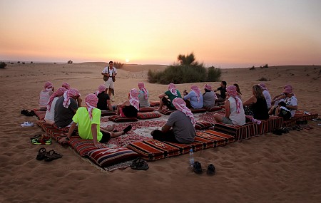 Đón Năm Mới Bằng Chuyến Đi Cưỡi Lạc Đà Qua Sa Mạc Tại Dubai