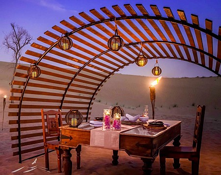 Khám Phá Hành Trình Cho Bữa Ăn Tối Trên Sa Mạc Safari