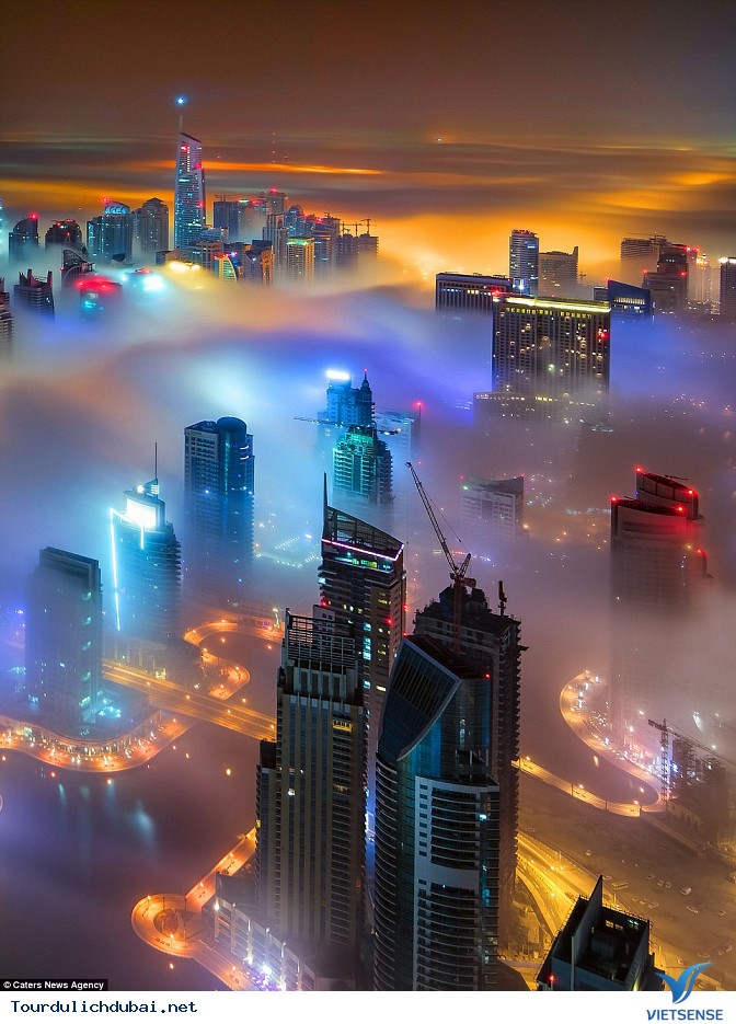 Bình minh Dubai trong lớp sương mù nhiều mầu sắc - Ảnh 3 Bình minh Dubai trong lớp sương mù nhiều mầu sắc - Ảnh 3