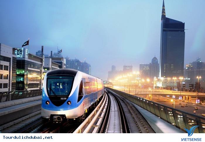 Đi tàu điện ngầm