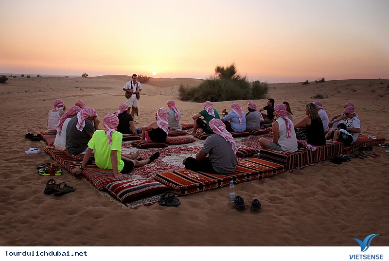 Đón Năm Mới Bằng Chuyến Đi Cưỡi Lạc Đà Qua Sa Mạc Tại Dubai - Ảnh 3 Đón Năm Mới Bằng Chuyến Đi Cưỡi Lạc Đà Qua Sa Mạc Tại Dubai - Ảnh 3