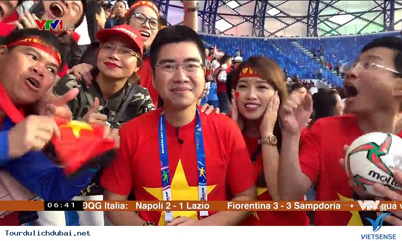 Người Dubai Ăn Mừng Chiến Thắng Cùng Với CĐV Việt Nam - Ảnh 2 Người Dubai Ăn Mừng Chiến Thắng Cùng Với CĐV Việt Nam - Ảnh 2