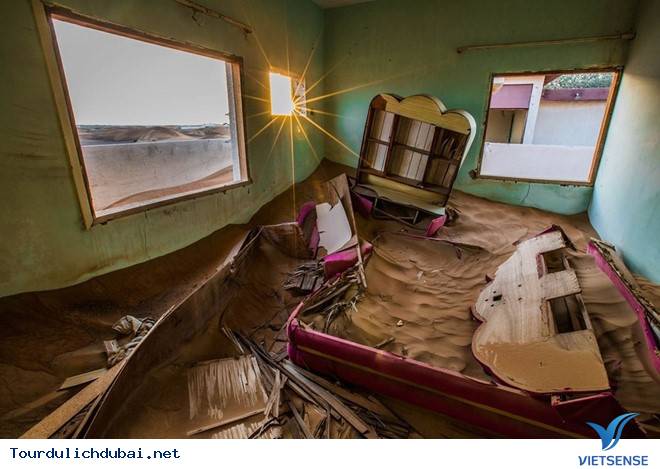 Ngôi làng huyền bí bị cát “ăn” vào từng ngôi nhà - Ảnh 2