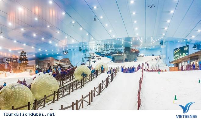 Vui chơi ở khu trượt truyết Ski Dubai