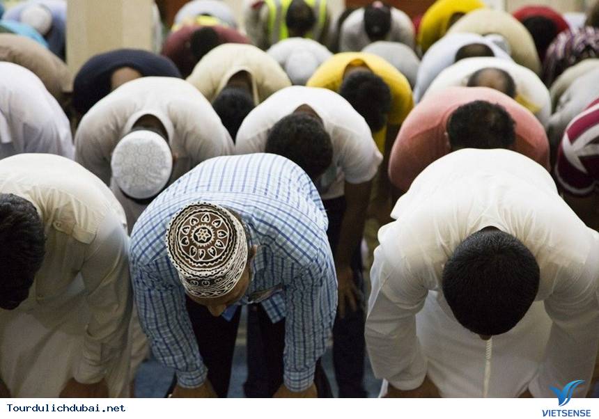 Tôn trọng tháng lễ Ramadan - Ảnh 1 Tôn trọng tháng lễ Ramadan - Ảnh 1