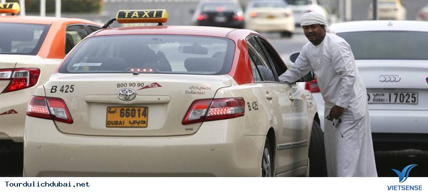 Đi lại chủ yếu bằng taxi Đi lại chủ yếu bằng taxi