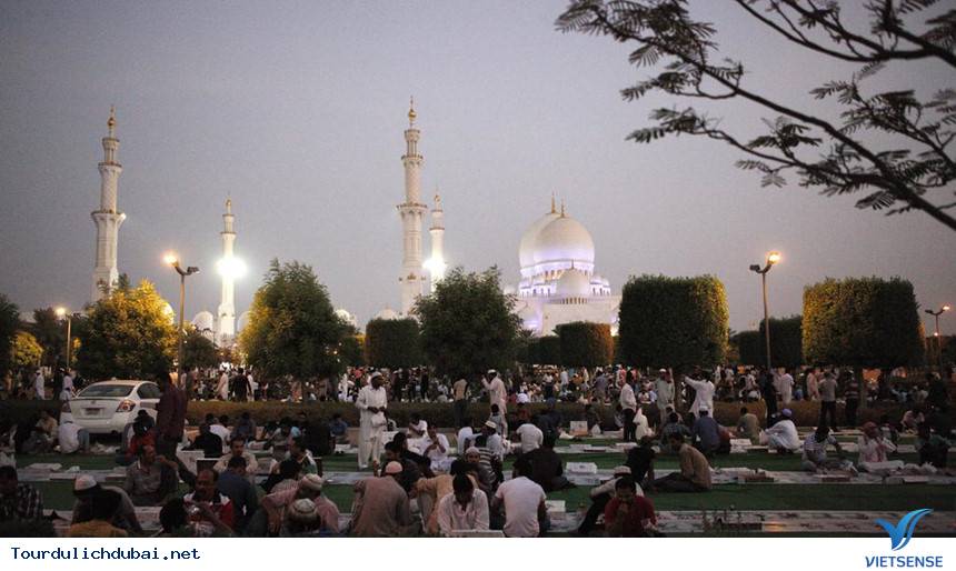 Tôn trọng tháng lễ Ramadan - Ảnh 2 Tôn trọng tháng lễ Ramadan - Ảnh 2