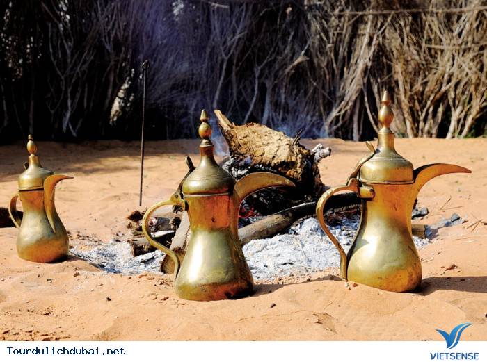 Sa mạc nóng rực với tiệc đêm Sa mạc nóng rực với tiệc đêm