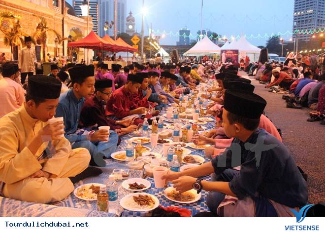Lễ hội Ramadan (Vào khoảng tháng 9-tháng 10)