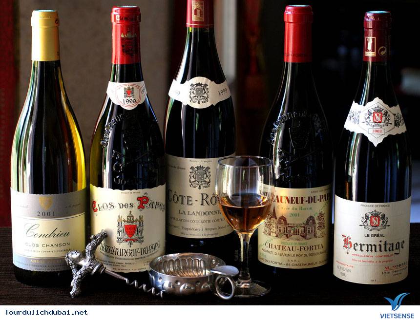 Бутылка дорогого вина. Дорогое вино. Французское вино. Дорогие французские вина. Элитное французское вино.
