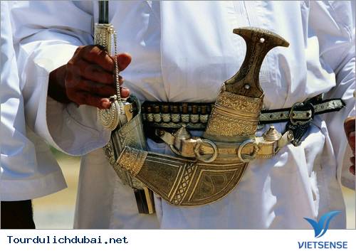 Một con dao găm truyền thống