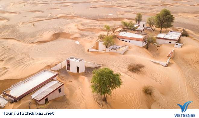 Ngôi làng huyền bí bị cát “ăn” vào từng ngôi nhà - Ảnh 1 Ngôi làng huyền bí bị cát “ăn” vào từng ngôi nhà - Ảnh 1