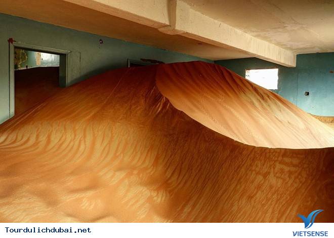 Ngôi làng huyền bí bị cát “ăn” vào từng ngôi nhà - Ảnh 3 Ngôi làng huyền bí bị cát “ăn” vào từng ngôi nhà - Ảnh 3