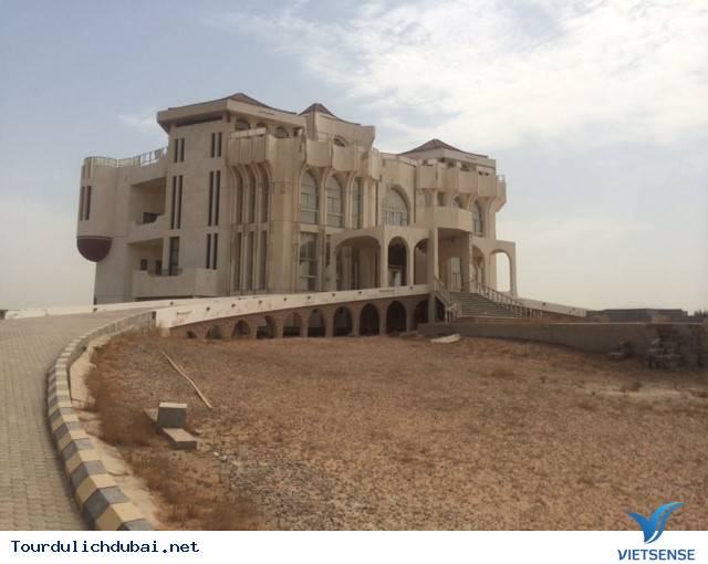 Lâu đài... phải đủ can đảm mới bước vào trong - Ảnh 1 Lâu đài... phải đủ can đảm mới bước vào trong - Ảnh 1