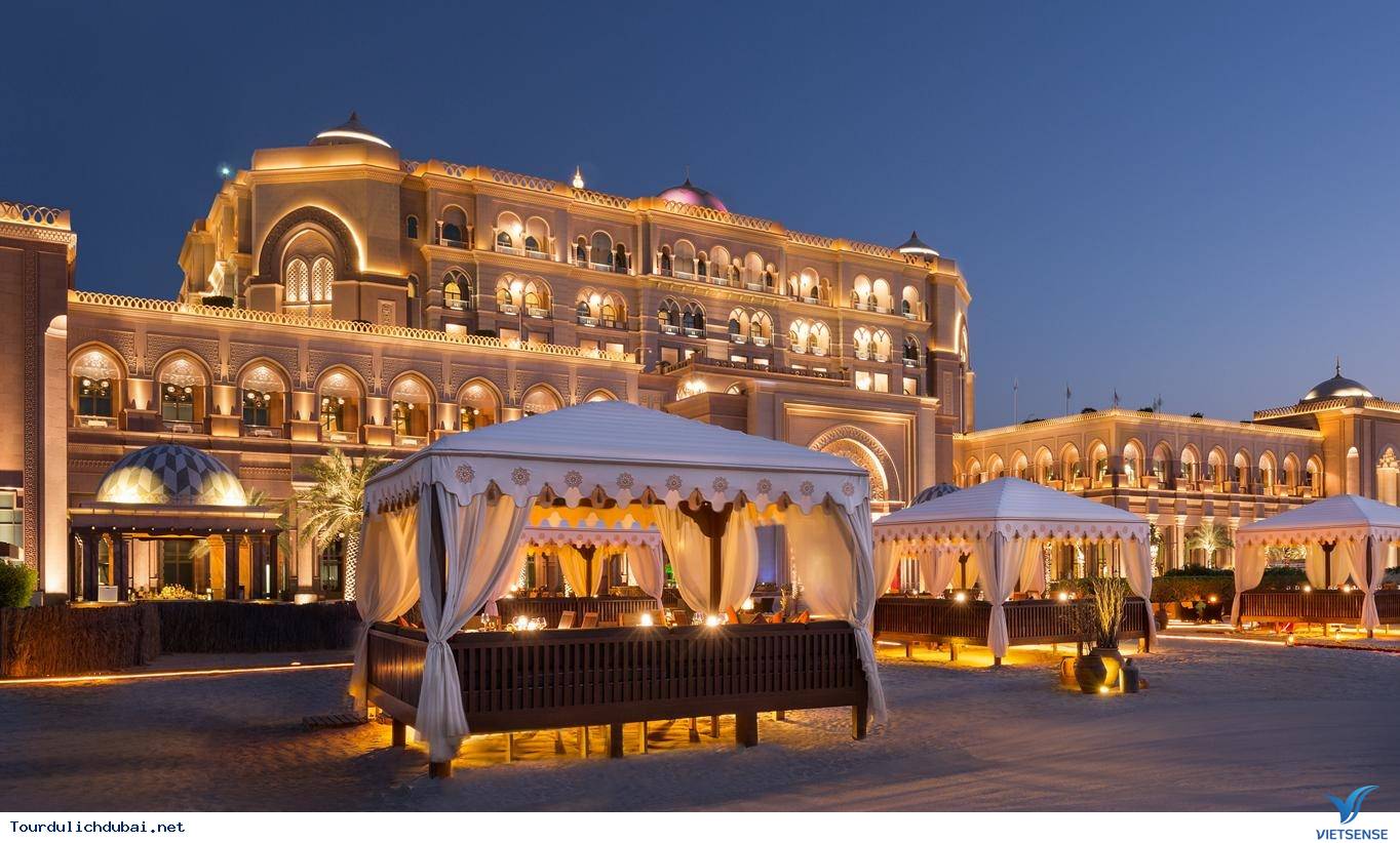 Tết ‘’lạ lùng’’ trên thành phố Dubai - Ảnh 1 Tết ‘’lạ lùng’’ trên thành phố Dubai - Ảnh 1