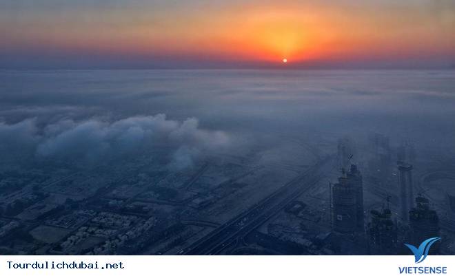 Thưởng ngoạn sương mù huyền ảo trên tòa nhà chọc trời ở Dubai - Ảnh 3 Thưởng ngoạn sương mù huyền ảo trên tòa nhà chọc trời ở Dubai - Ảnh 3