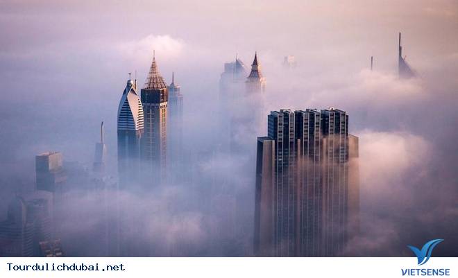 Thưởng ngoạn sương mù huyền ảo trên tòa nhà chọc trời ở Dubai - Ảnh 2 Thưởng ngoạn sương mù huyền ảo trên tòa nhà chọc trời ở Dubai - Ảnh 2